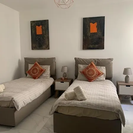 Willeg Retreats 7b Luxury Shared Pool 加拉